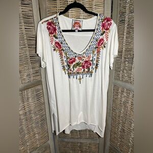 Johnny Was White Floral Embroidered V-Neck Tee - Small